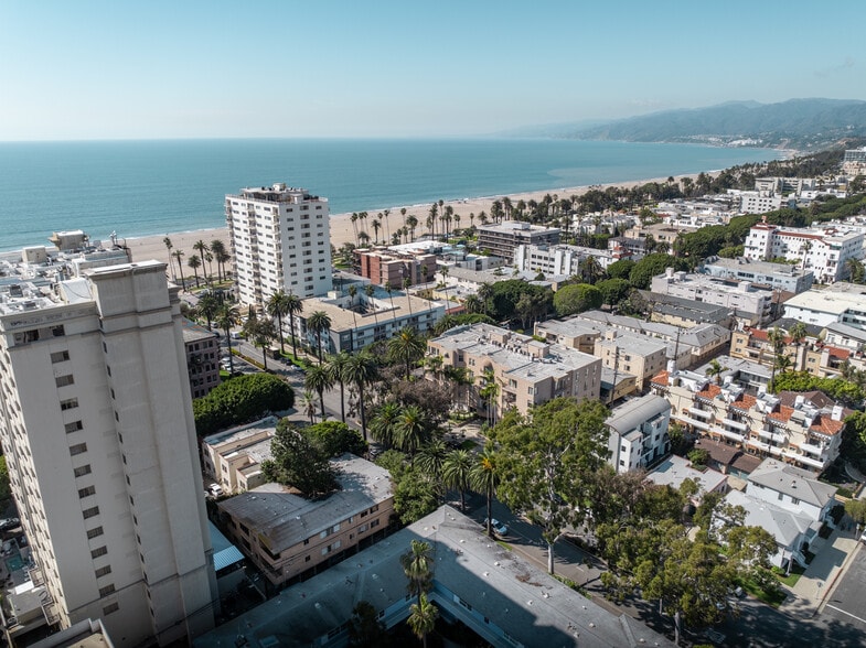 210 California Ave, Santa Monica, CA à vendre - Photo de l’immeuble – Image 2 sur 10
