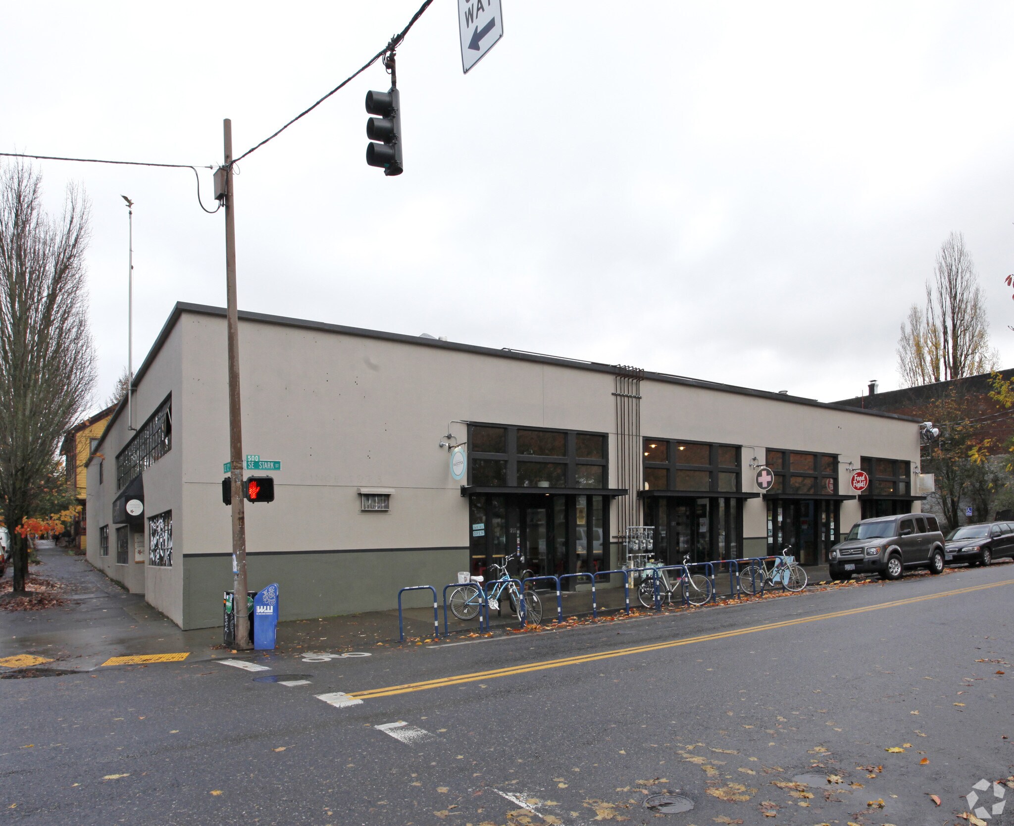 1205-1227 SE Stark St, Portland, OR à louer Photo de l’immeuble– Image 1 sur 5