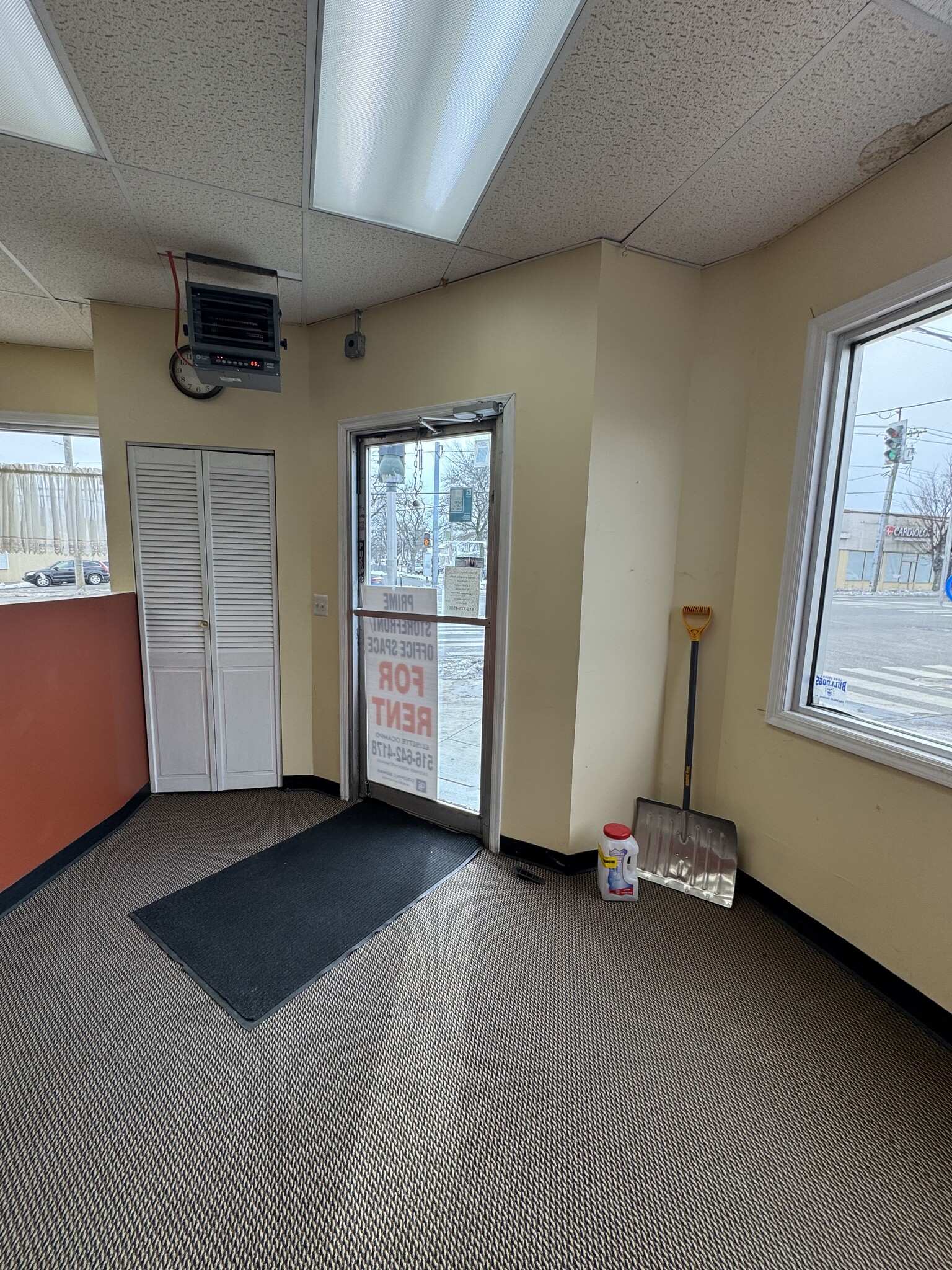 900 Hempstead Tpke, Franklin Square, NY à louer Photo intérieure– Image 1 sur 10