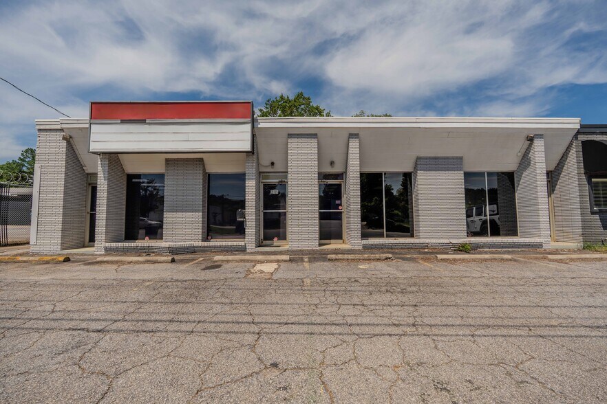 215 N Pleasantburg Dr, Greenville, SC à vendre - Photo de l’immeuble – Image 2 sur 32
