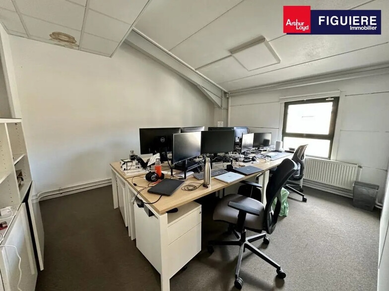 9 Rue De La Carraire, Venelles à louer - Photo de l’immeuble – Image 1 sur 6