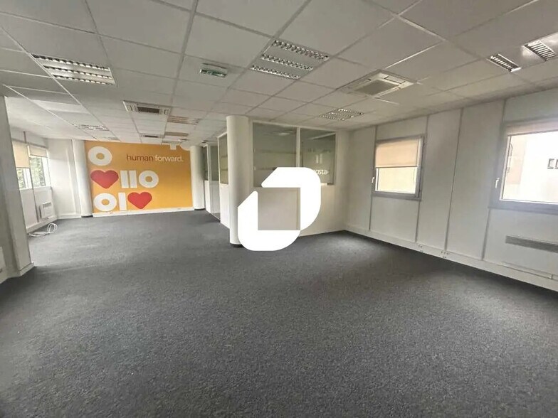 Bureau dans Argenteuil à louer - Photo de l’immeuble – Image 1 sur 9