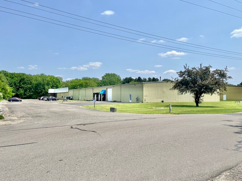 2094 N Boeing Rd, Warsaw, IN à vendre - Photo de l’immeuble – Image 1 sur 5