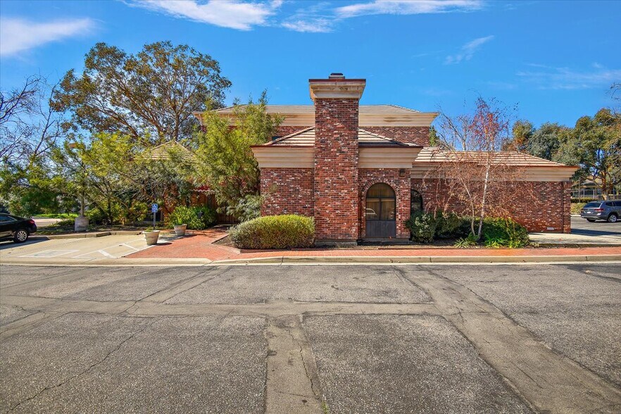 10788 Civic Center Dr, Rancho Cucamonga, CA à louer - Photo de l’immeuble – Image 3 sur 14