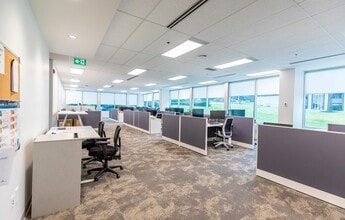 4601 Canada Way, Burnaby, BC à louer Photo intérieure– Image 2 sur 5