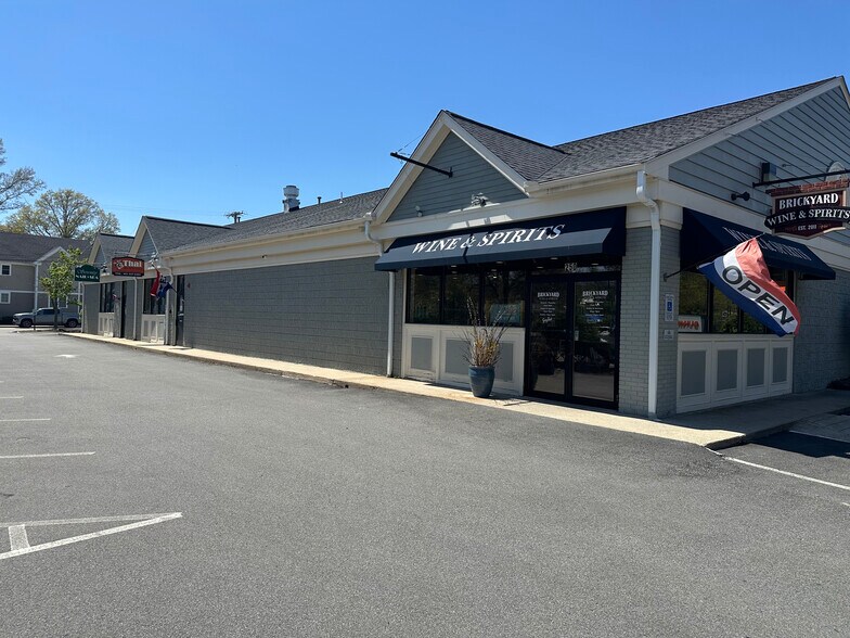 250 County Rd, Barrington, RI à louer - Photo de l’immeuble – Image 2 sur 4