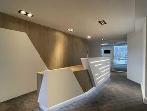 35 Avenue Franklin D. Roosevelt, Paris à louer Photo de l’immeuble– Image 1 sur 17