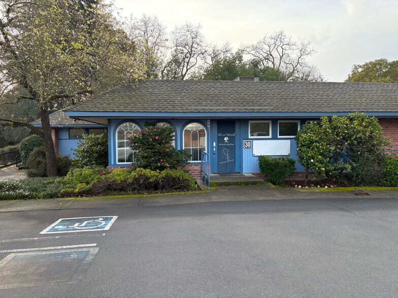 30-36 Doctors Park Dr, Santa Rosa, CA à louer - Photo de l’immeuble – Image 2 sur 2