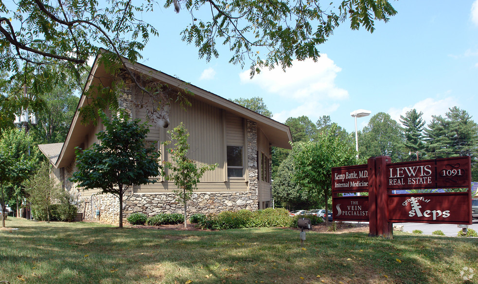 1091 Hendersonville Rd, Asheville, NC à louer - Photo de l’immeuble – Image 3 sur 5