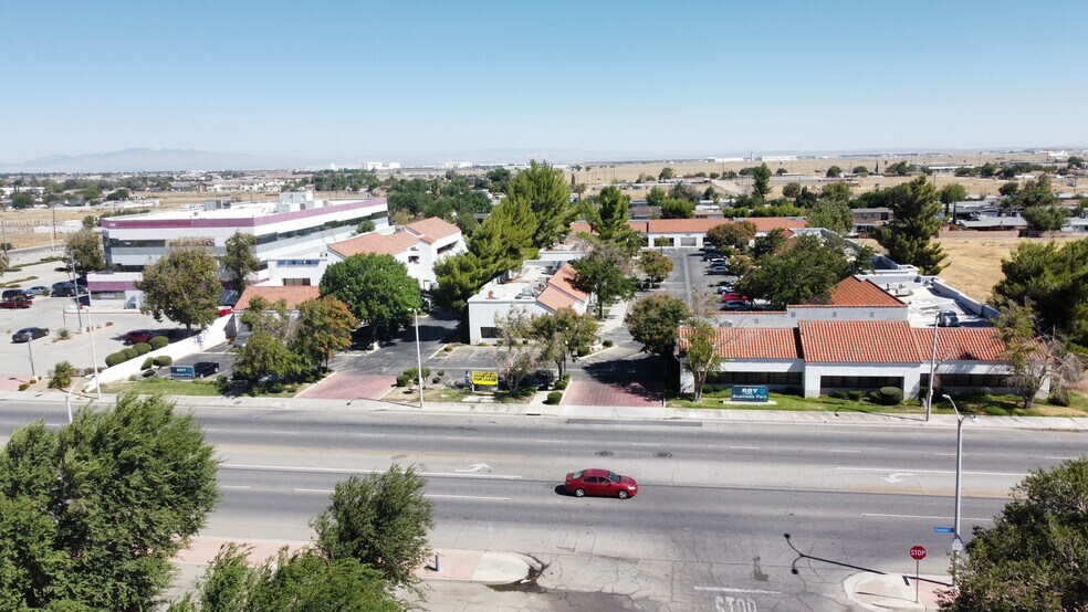 1543 E Palmdale Blvd, Palmdale, CA à louer - Aérien – Image 2 sur 6