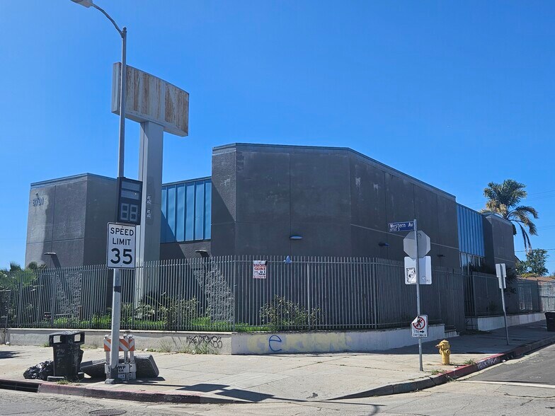 8701 S Western Ave, Los Angeles, CA à vendre - Photo de l’immeuble – Image 1 sur 5