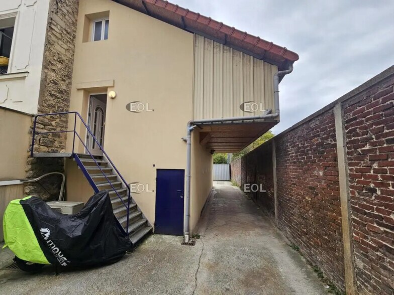 Local d’activités dans Ivry-sur-Seine à louer - Photo de l’immeuble – Image 3 sur 17