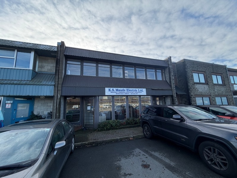 1479 Dominion St, North Vancouver, BC à louer Photo de l’immeuble– Image 1 sur 2