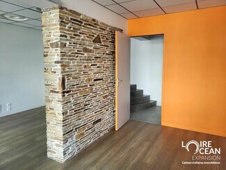 Plus de détails pour Local d'activités à louer