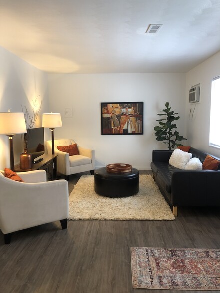 735-761 Hollywood Ave, Cuyahoga Falls, OH à vendre - Photo intérieure – Image 2 sur 12