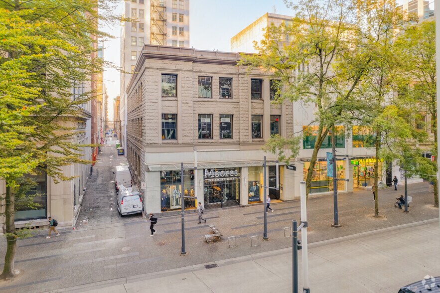 524-526 Granville St, Vancouver, BC à louer - Photo de l’immeuble – Image 1 sur 5