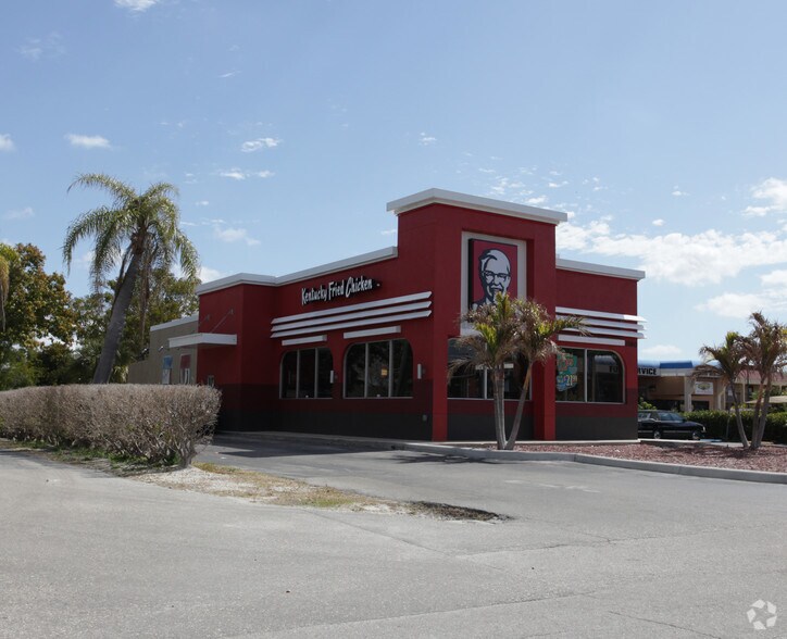 13160 N Cleveland Ave, North Fort Myers, FL à vendre - Photo de l’immeuble – Image 3 sur 9