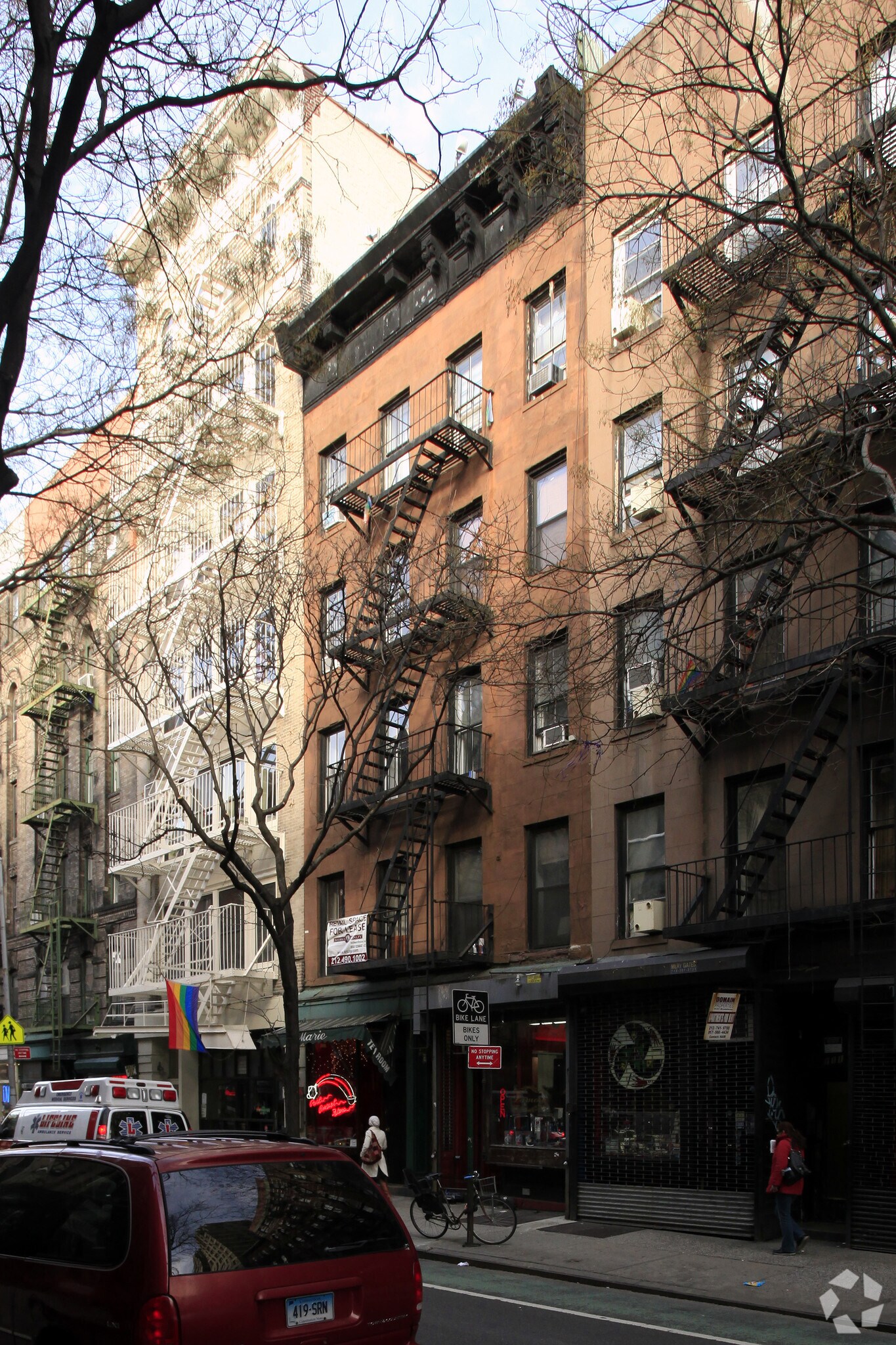 113 Christopher St, New York, NY à louer Photo principale– Image 1 sur 10