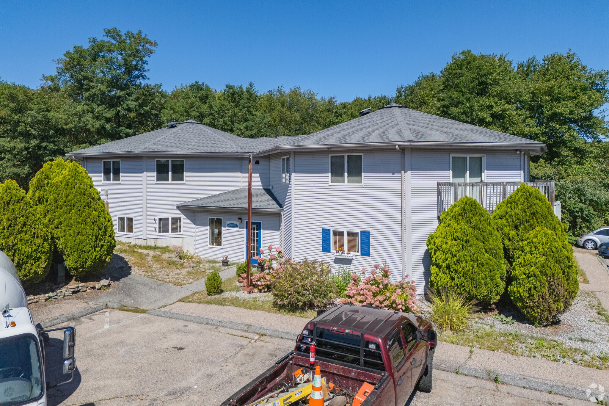 82 Norwich Westerly Rd, North Stonington, CT à vendre Photo de l’immeuble– Image 1 sur 19