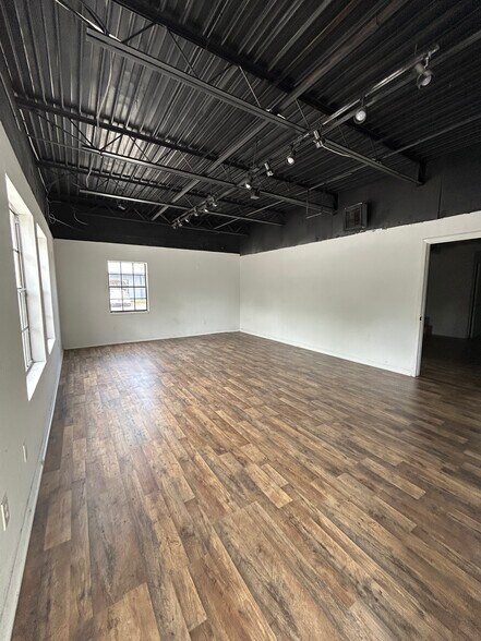 102 Flagship Dr, Lutz, FL à louer - Photo de l’immeuble – Image 3 sur 33