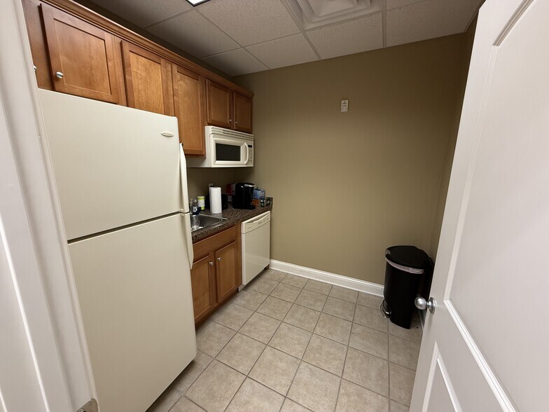 444 Lewis Hargett Cir, Lexington, KY à vendre - Photo de l’immeuble – Image 2 sur 14