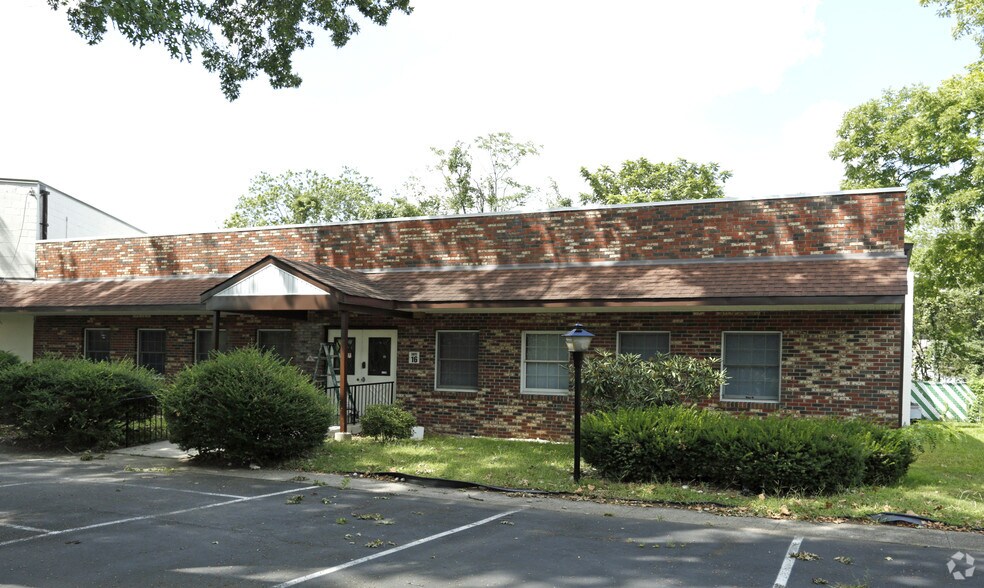 16 Reeves Ave, Hamilton, NJ à vendre - Photo principale – Image 1 sur 7