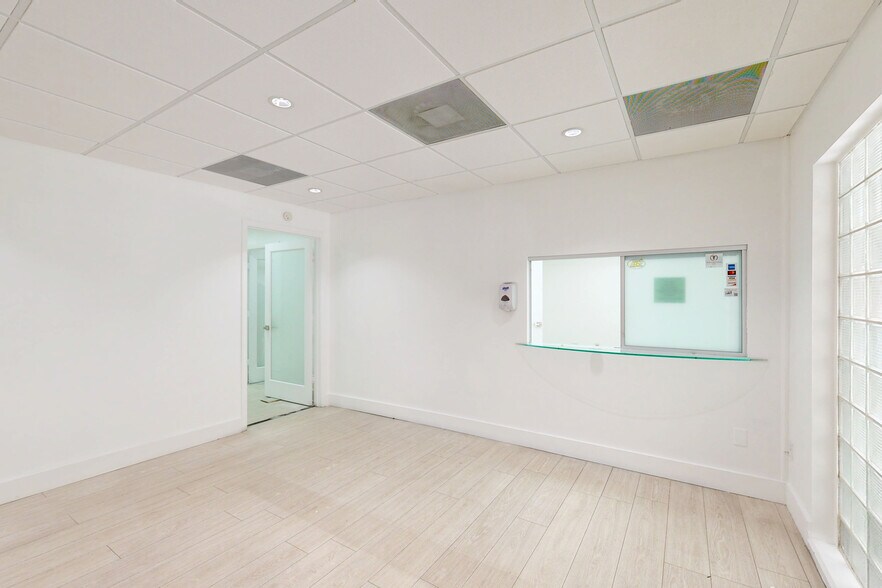 6330 Manor Ln, South Miami, FL à louer - Numérisation 3D Matterport – Image 2 sur 7