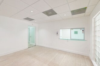 6330 Manor Ln, South Miami, FL à louer Numérisation 3D Matterport– Image 1 sur 17