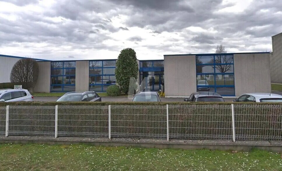 Bureau dans Saint-Pierre-du-Perray à louer - Photo de l’immeuble – Image 1 sur 11