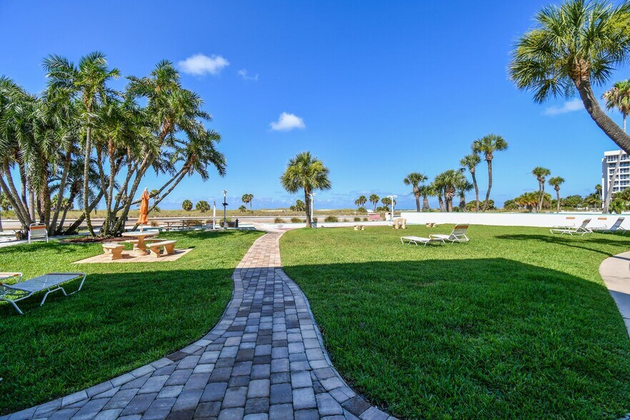11730 Gulf Blvd, Treasure Island, FL à vendre - Photo de l’immeuble – Image 3 sur 15