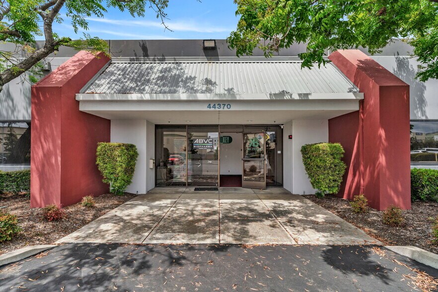 44368-44370 Old Warm Springs Blvd, Fremont, CA à louer - Photo de l’immeuble – Image 3 sur 16