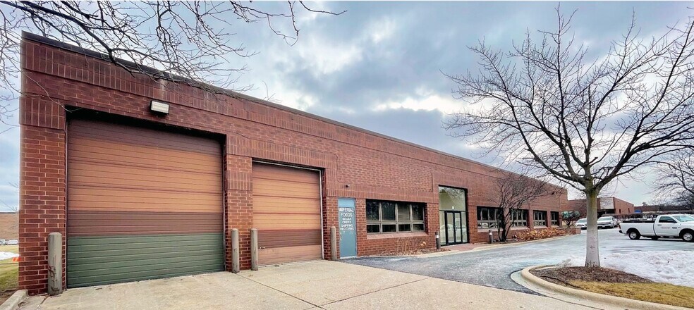 115 N Brandon Dr, Glendale Heights, IL à louer - Photo de l’immeuble – Image 1 sur 2