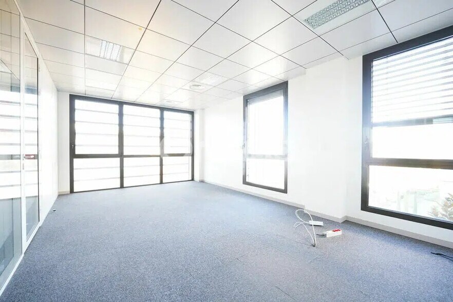 Bureau dans Lyon à louer - Photo de l’immeuble – Image 3 sur 7