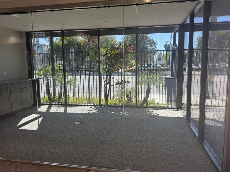 1905 N Main St, Santa Ana, CA à louer - Photo de l’immeuble – Image 3 sur 21