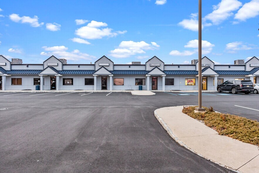 891-893 Cranbury South River Rd, Monroe Township, NJ à louer - Photo de l’immeuble – Image 2 sur 34