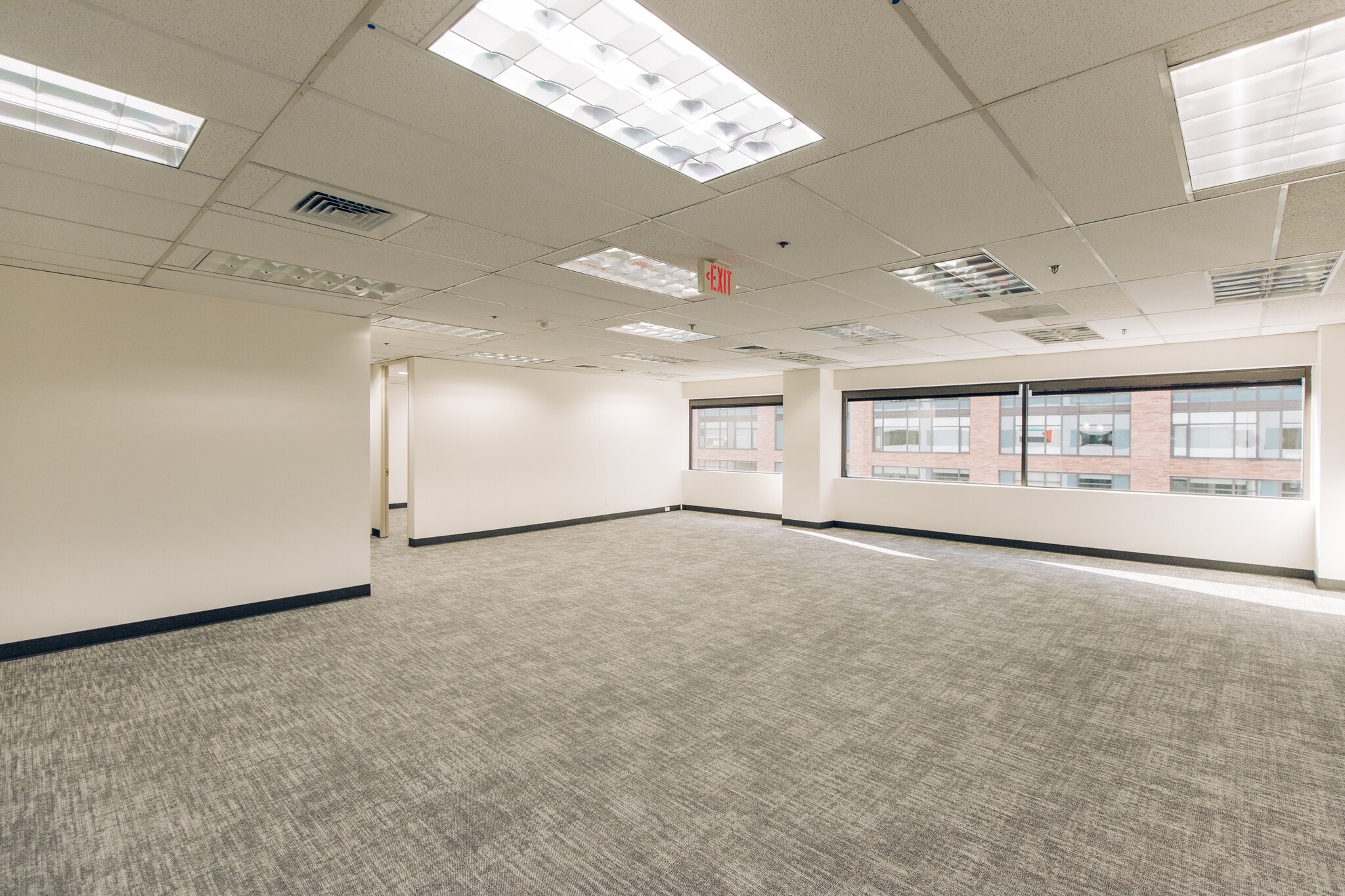 111 SW Columbia St, Portland, OR à louer Photo de l’immeuble– Image 1 sur 5