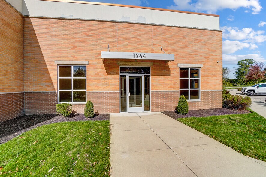 1740 Thomas Paine Pky, Dayton, OH à louer - Photo de l’immeuble – Image 1 sur 39
