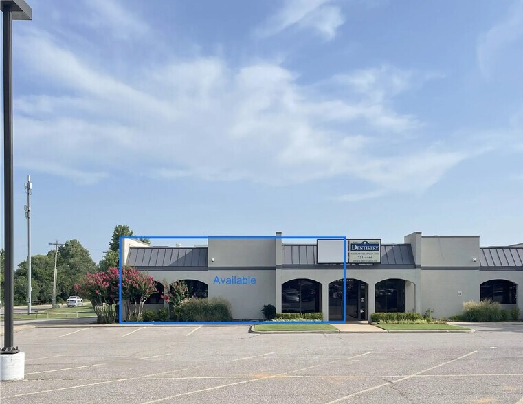 12516 N May Ave, Oklahoma City, OK à louer - Photo de l’immeuble – Image 2 sur 22