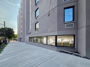 16 Wade Sq, Bronx, NY à louer Autre– Image 1 sur 8