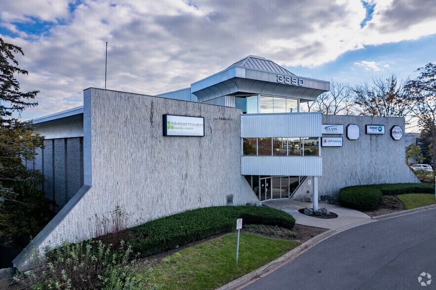 3390 S Service Rd, Burlington, ON à louer - Photo de l’immeuble – Image 3 sur 8