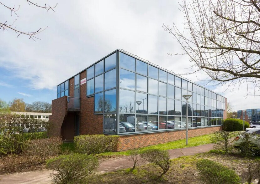 Bureau dans Bièvres à louer - Photo de l’immeuble – Image 1 sur 8