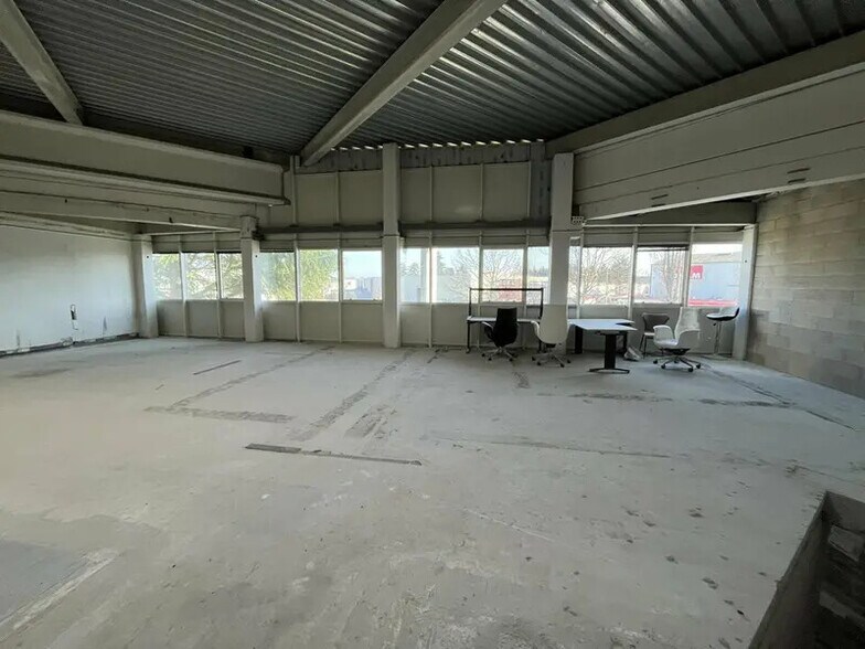 Local d'activités dans Fontenay-Trésigny à vendre - Photo intérieure – Image 1 sur 2
