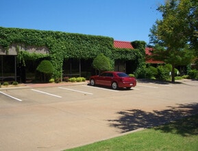 7700 N Hudson Ave, Oklahoma City, OK à louer Photo de l’immeuble– Image 1 sur 1