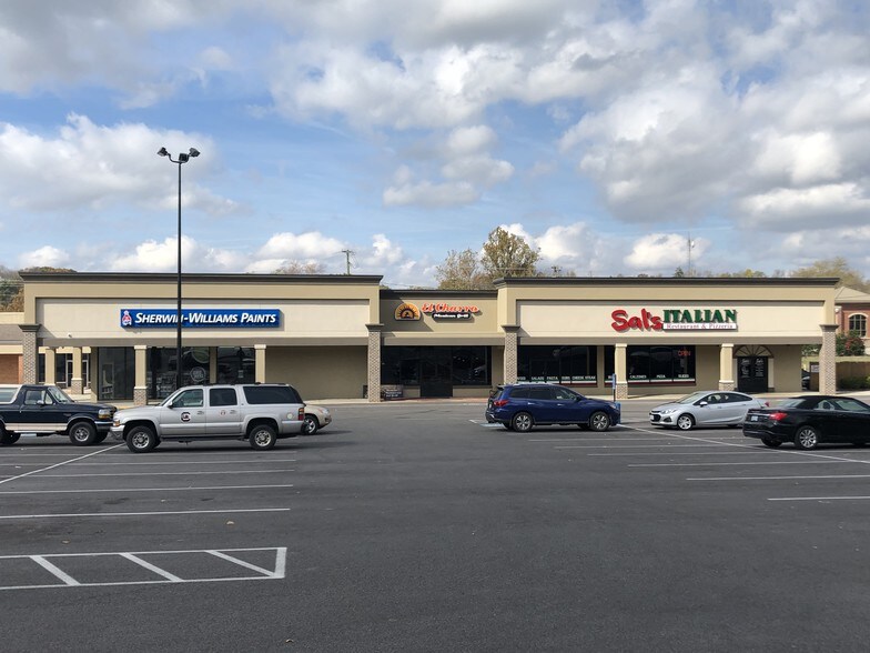 719-725 W Main St, Radford, VA à louer - Photo de l’immeuble – Image 1 sur 10