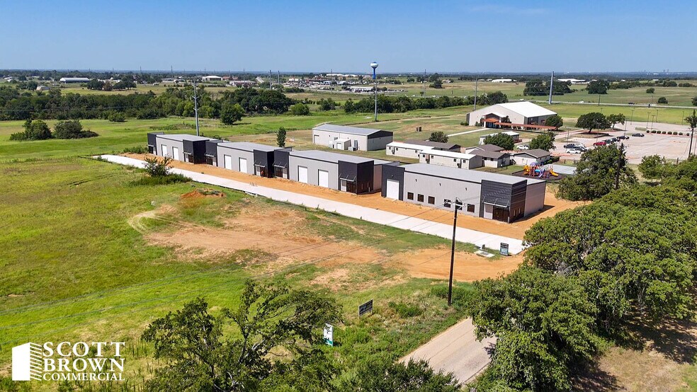 8870 Liberty Road, Aubrey, TX à louer - Photo de l’immeuble – Image 1 sur 10