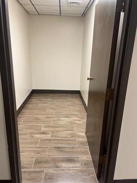 100 N St Joseph Ave, Evansville, IN à louer - Photo intérieure – Image 3 sur 12