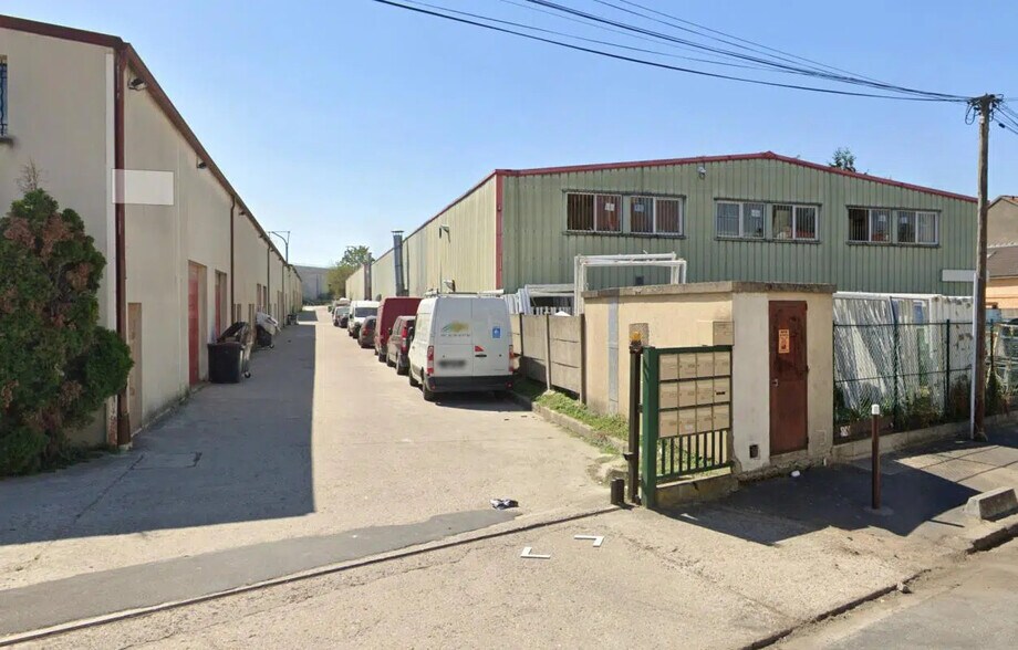 Industriel/Logistique dans Stains à louer - Photo de l’immeuble – Image 3 sur 33