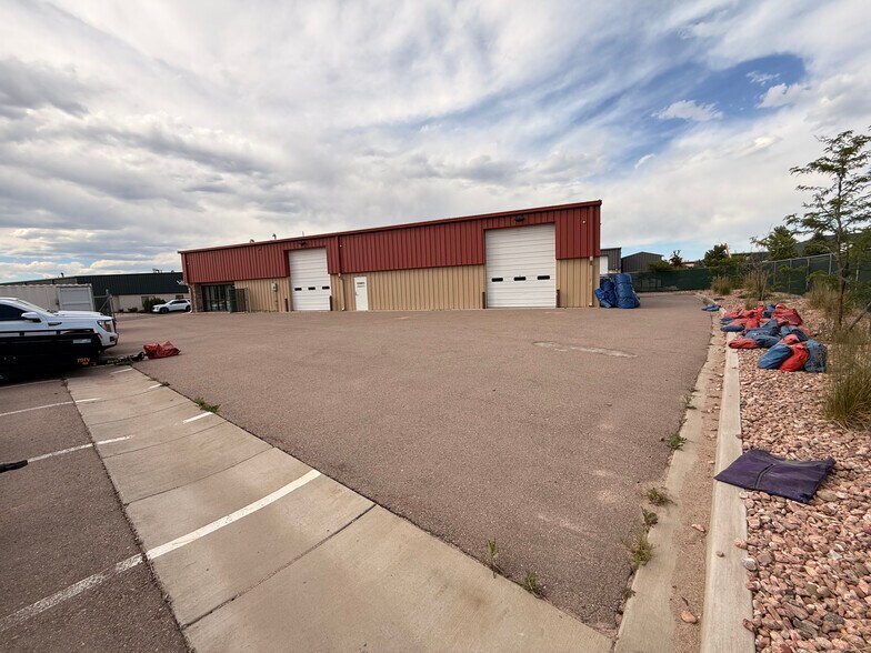 1415 Selix Grv, Colorado Springs, CO à vendre - Photo de l’immeuble – Image 2 sur 20