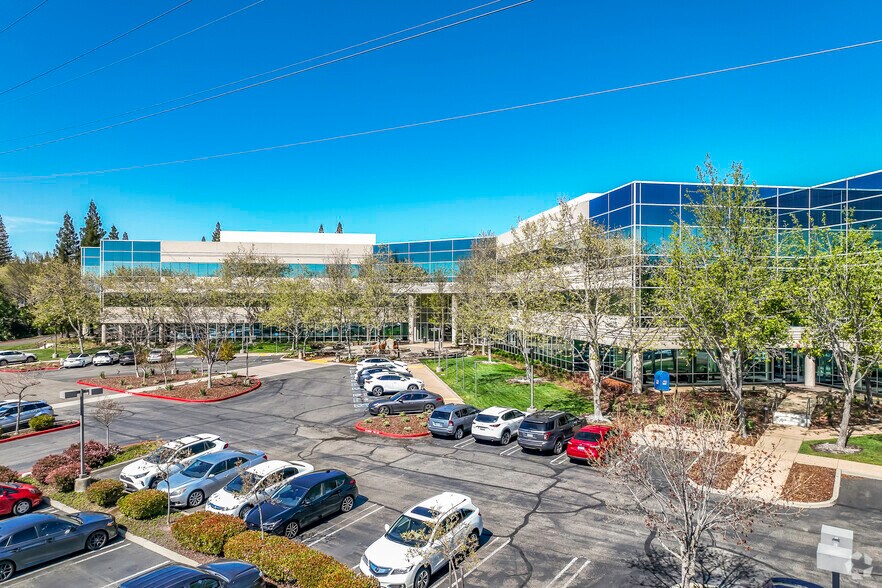 2998 Douglas Blvd, Roseville, CA à louer - Photo de l’immeuble – Image 1 sur 8