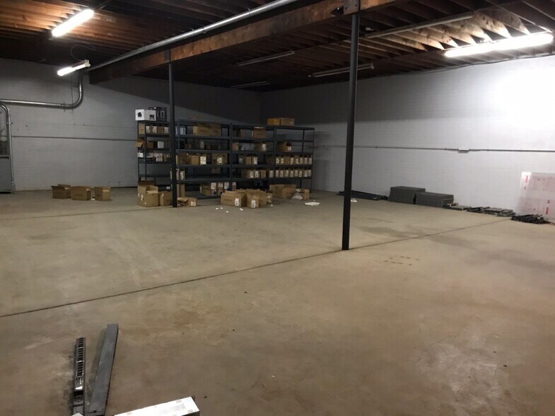 1706 E Curry Rd, Tempe, AZ à louer - Photo de l’immeuble – Image 3 sur 10